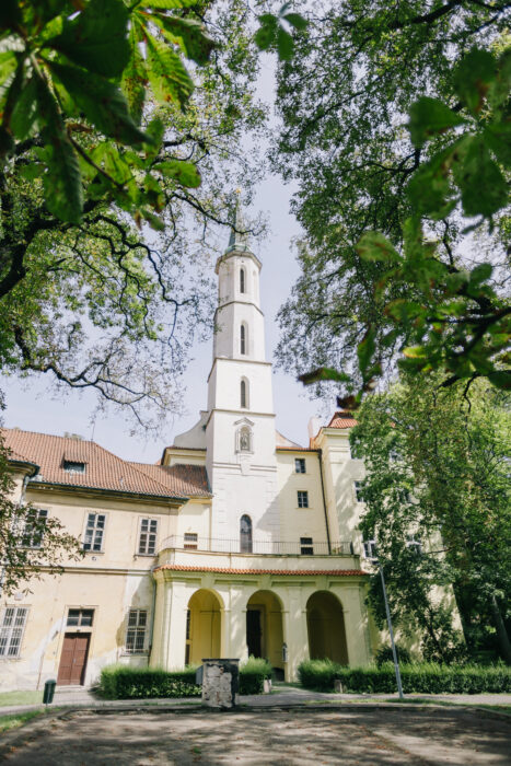 Church & Mánes - Weddings in Prague - Julie May