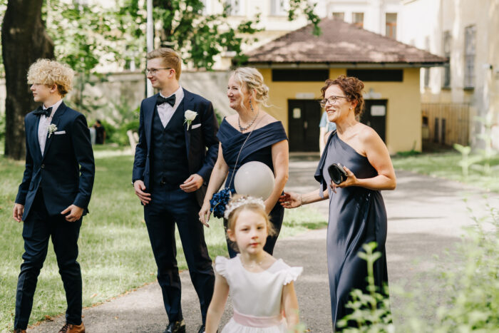 Church & Mánes - Weddings in Prague - Julie May