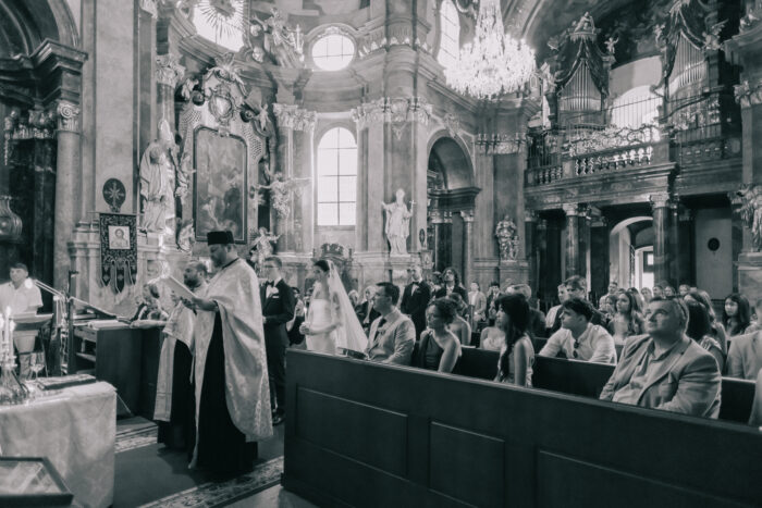 Church & Mánes - Weddings in Prague - Julie May