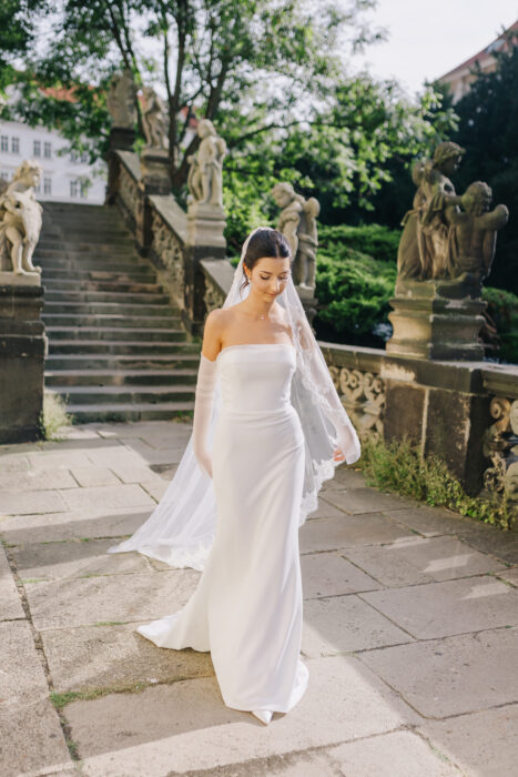 Church & Mánes - Weddings in Prague - Julie May