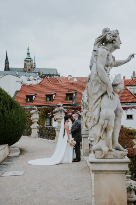 Villa Richter - Weddings in Prague - Julie May