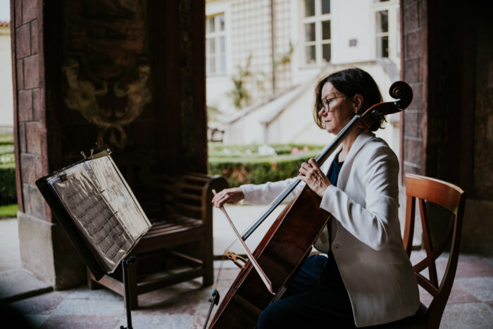 Villa Richter - Weddings in Prague - Julie May