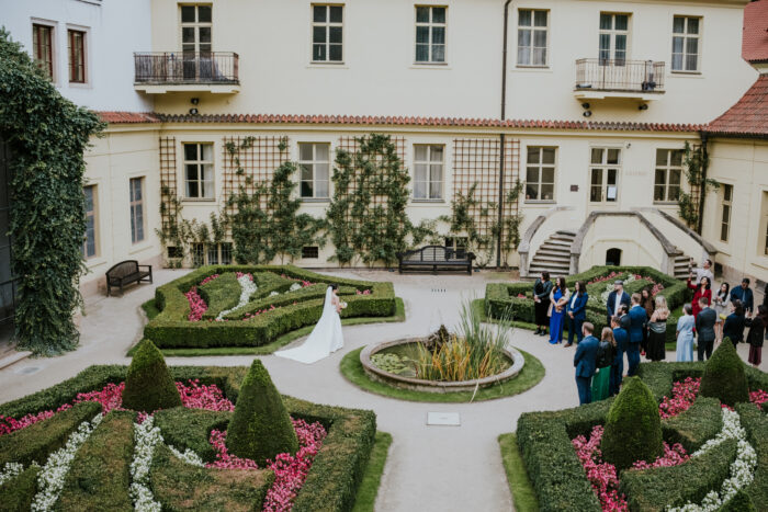 Villa Richter - Weddings in Prague - Julie May