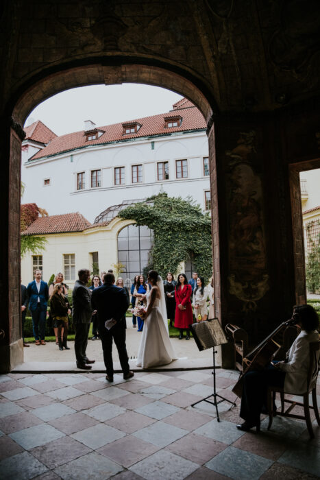 Villa Richter - Weddings in Prague - Julie May