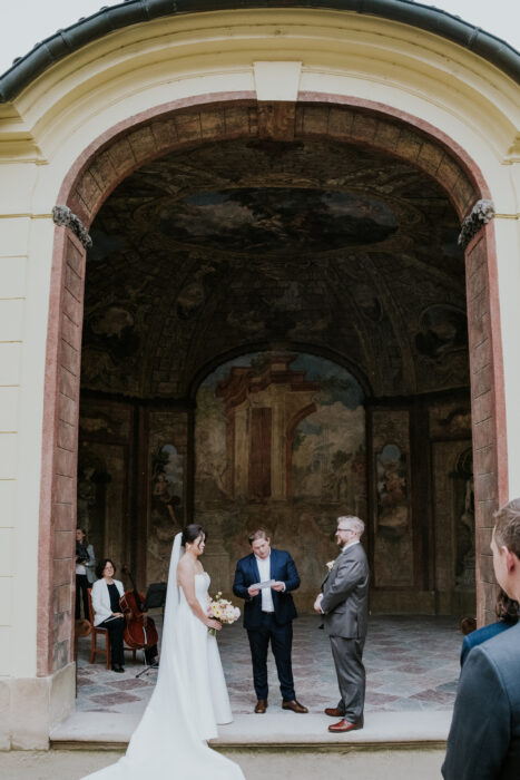 Villa Richter - Weddings in Prague - Julie May