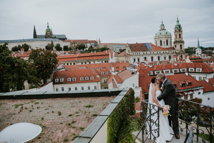 Villa Richter - Weddings in Prague - Julie May