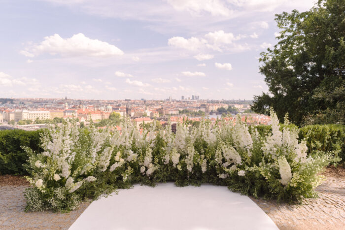 Villa Richter - Weddings in Prague - Julie May