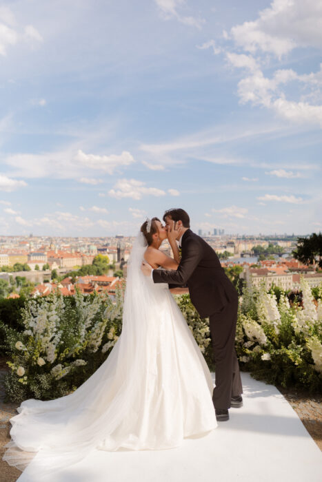 Villa Richter - Weddings in Prague - Julie May