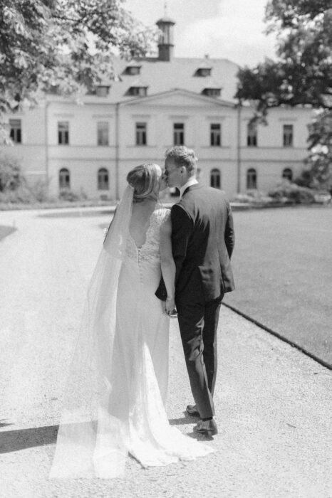 Chateau Mcely - Weddings in Prague - Julie May