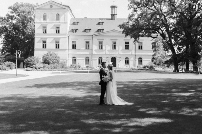 Chateau Mcely - Weddings in Prague - Julie May