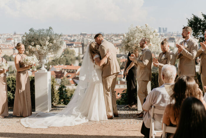 Villa Richter - Weddings in Prague - Julie May