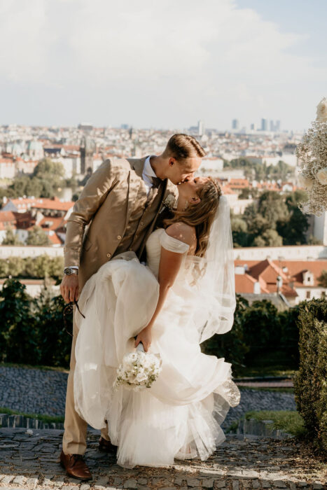 Villa Richter - Weddings in Prague - Julie May