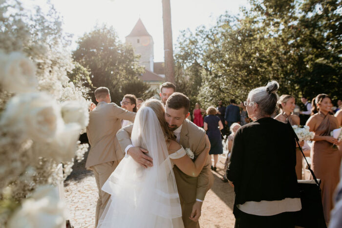 Villa Richter - Weddings in Prague - Julie May